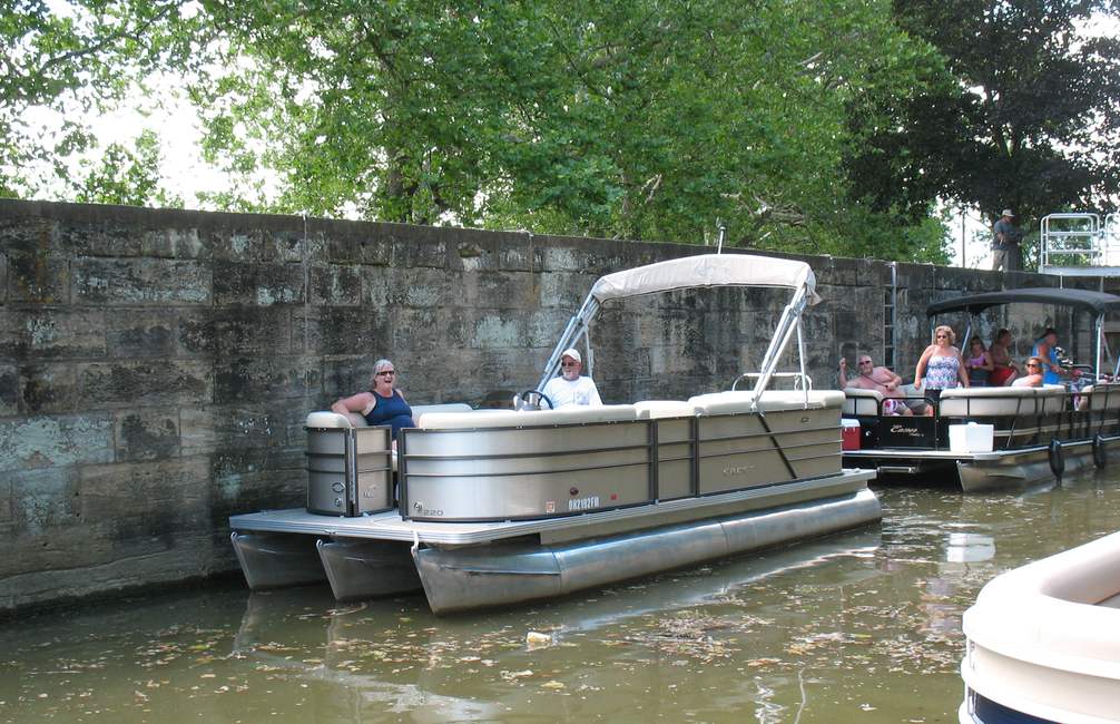 Dale and Lori 2015 Crest Pontoon